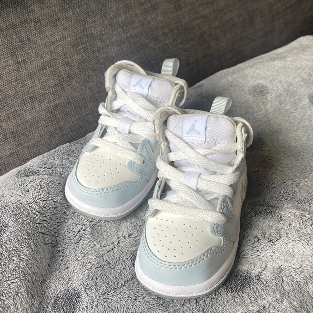 Jordan 1 Mid - Picture 3 of 6